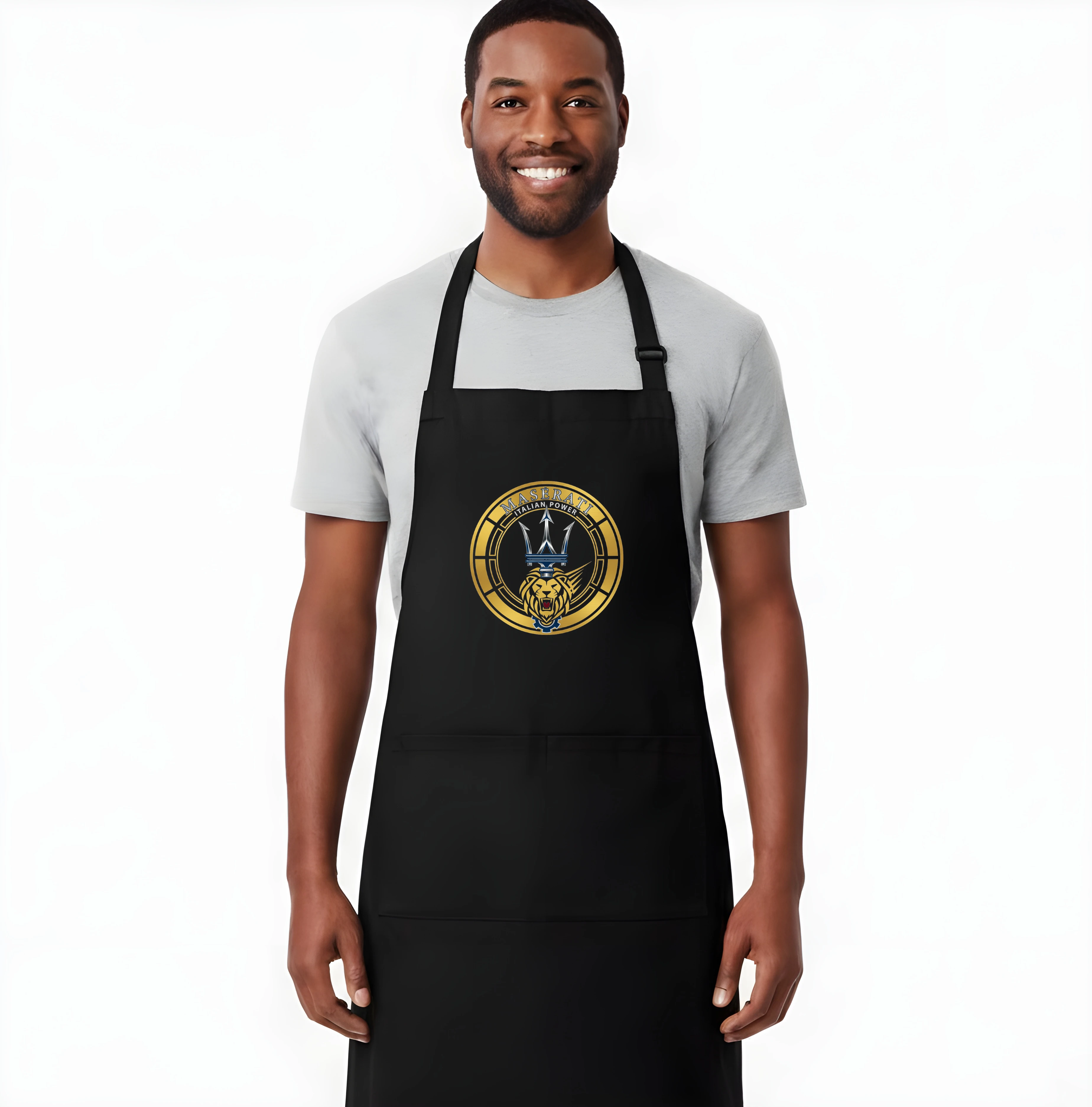 apron_black_Maserati_Zlatý_Trojzubec_A_Řvoucí_Lev_Italská_Výkonová_Ikona_Black